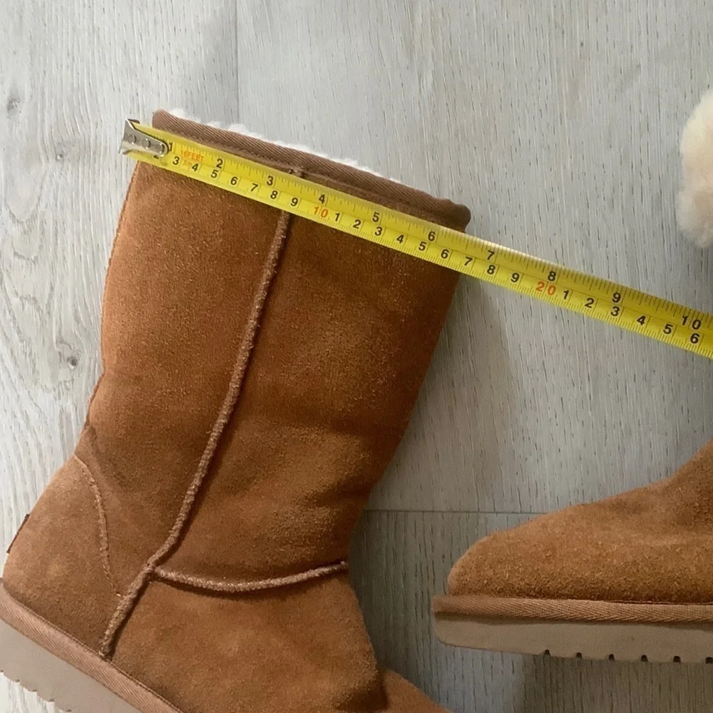 UGG KOOLABURRA Chestnut Suede Low‎ Boot Fur Lined size 6 tan camel fall winter